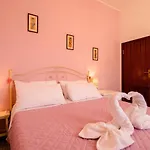 Casa Mafalda - Rooms, Friends And - Affittacamere, * سينِغاليا