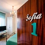 Gasthof Casa Mafalda - Rooms, Friends And - Affittacamere,