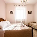 Casa Mafalda - Rooms, Friends And - Affittacamere, بيت ضيافة سينِغاليا