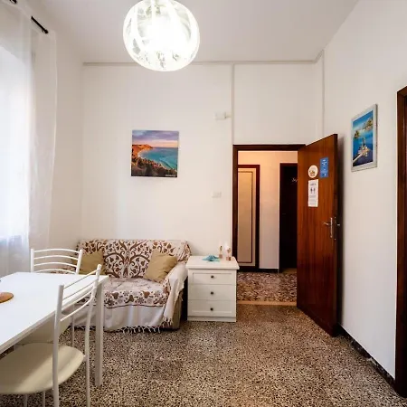 Casa Mafalda - Rooms, Friends And - Affittacamere, Guest house Senigallia