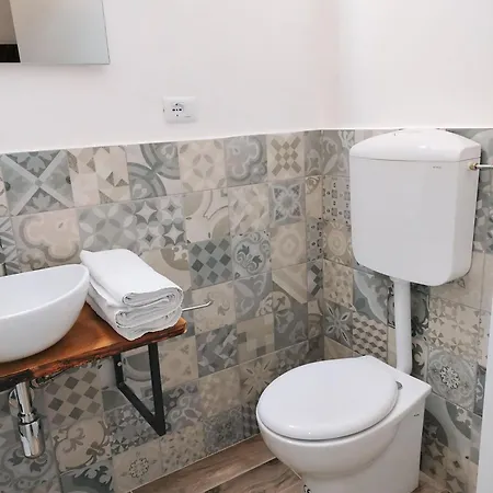 Casa Mafalda - Rooms, Friends And - Affittacamere,