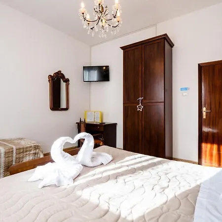 Casa Mafalda - Rooms, Friends And - Affittacamere, * 西尼加利亚