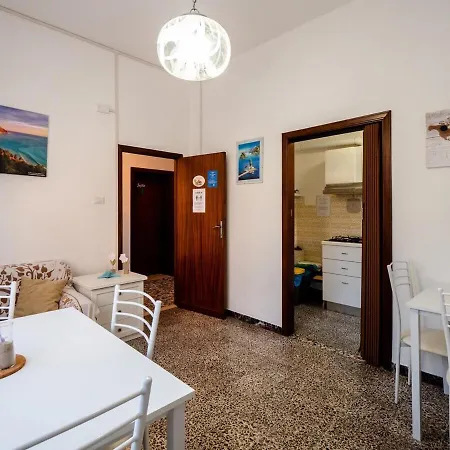 Casa Mafalda - Rooms, Friends And - Affittacamere, 招待所 西尼加利亚