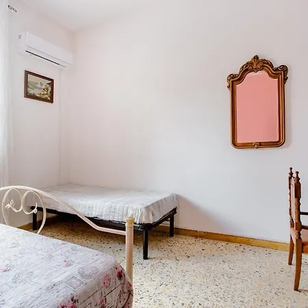 Casa Mafalda - Rooms, Friends And - Affittacamere, סניגליה